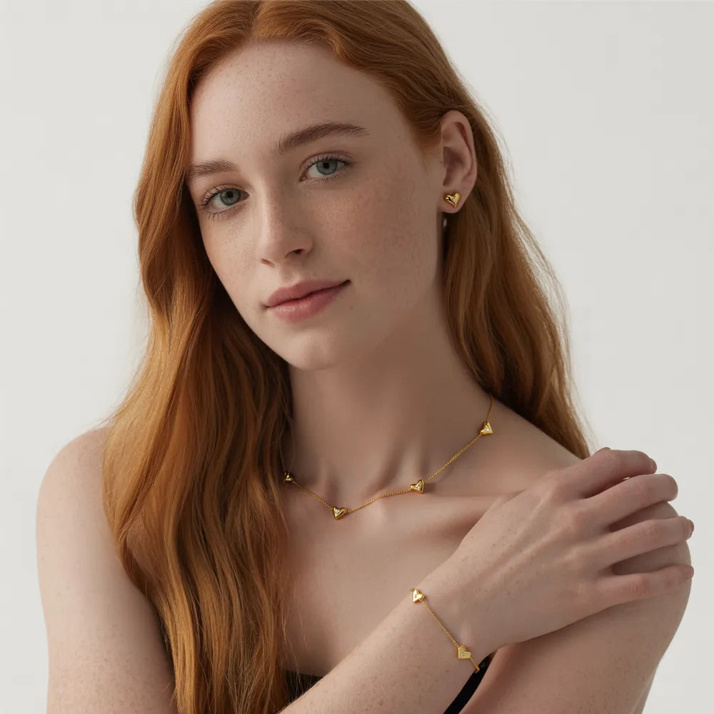 The Amara Solitaire Heart jewelry set from Glambodycandy worn by a model