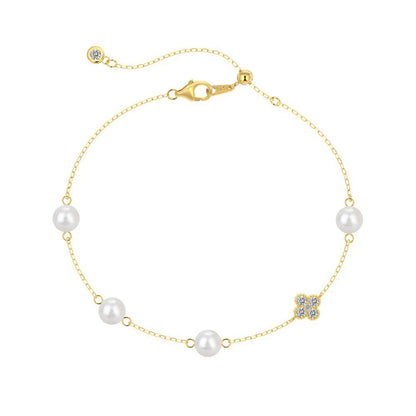 Front view of 18K gold plated S925 silver bracelet with round pearls and a sparkling zircon clover charm.