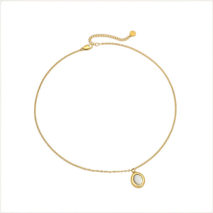 Serena Mother-of-Pearl Necklace in 18k gold with a round bezel-set pendant.

